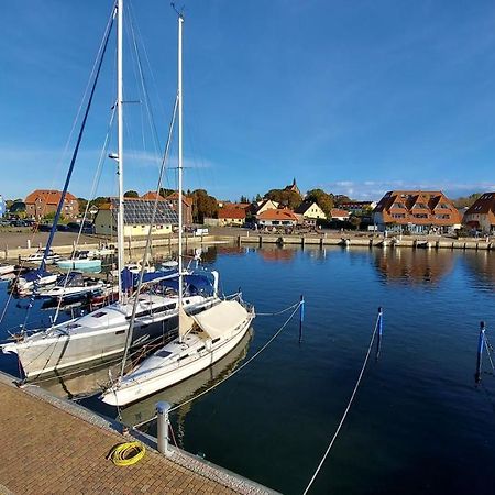 Ferienwohnung Hafenblick Wiek auf Rugen Bagian luar foto