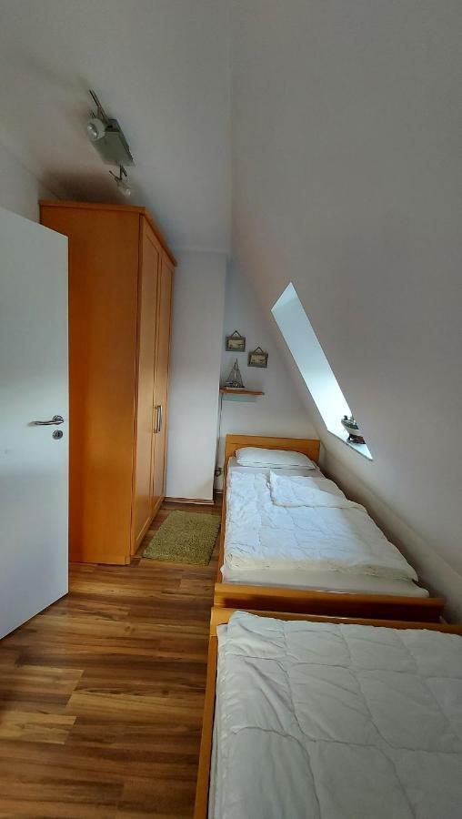 Ferienwohnung Hafenblick Wiek auf Rugen Bagian luar foto
