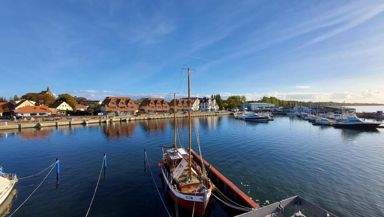 Ferienwohnung Hafenblick Wiek auf Rugen Bagian luar foto